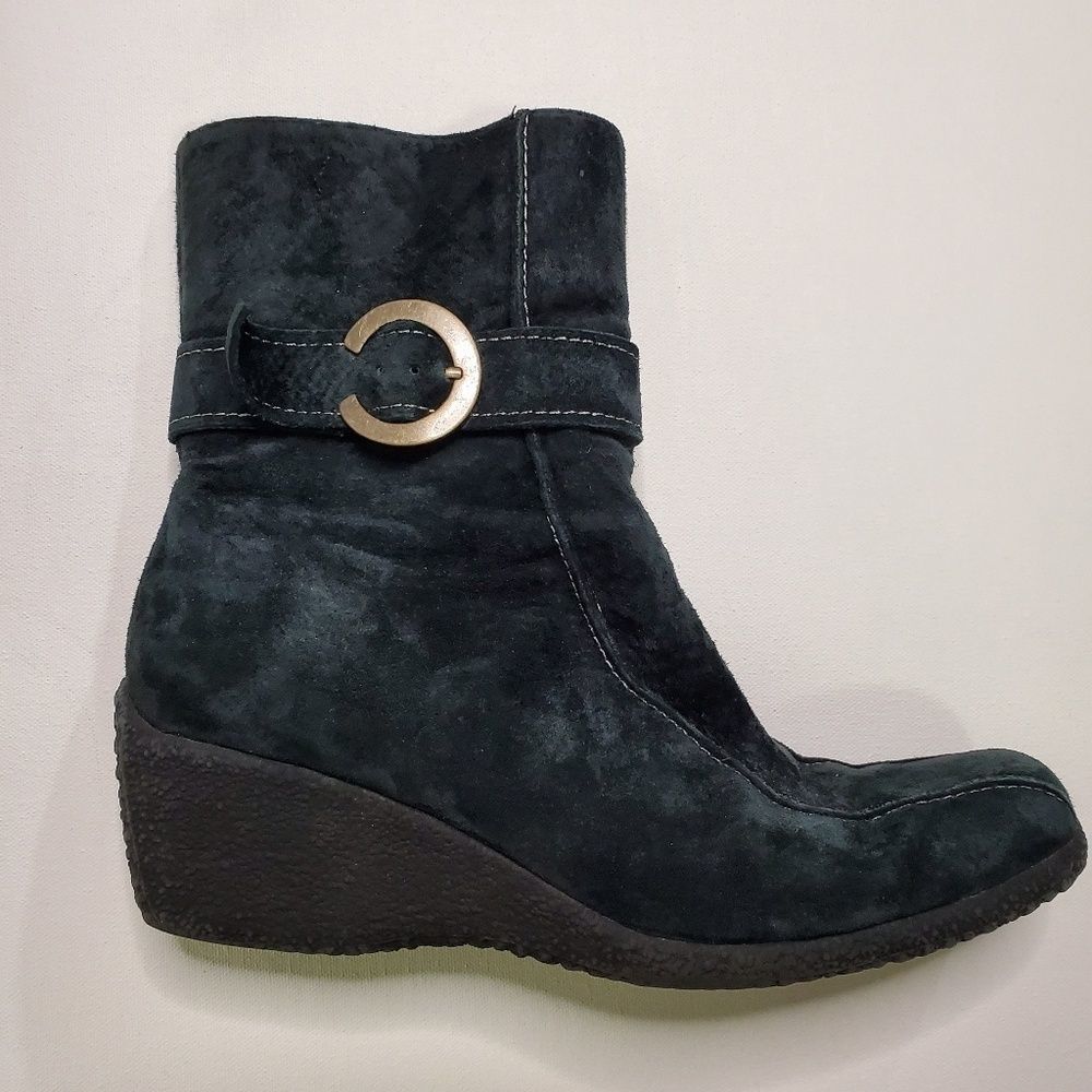 Santana Canada Black Wedge Ankle Boots